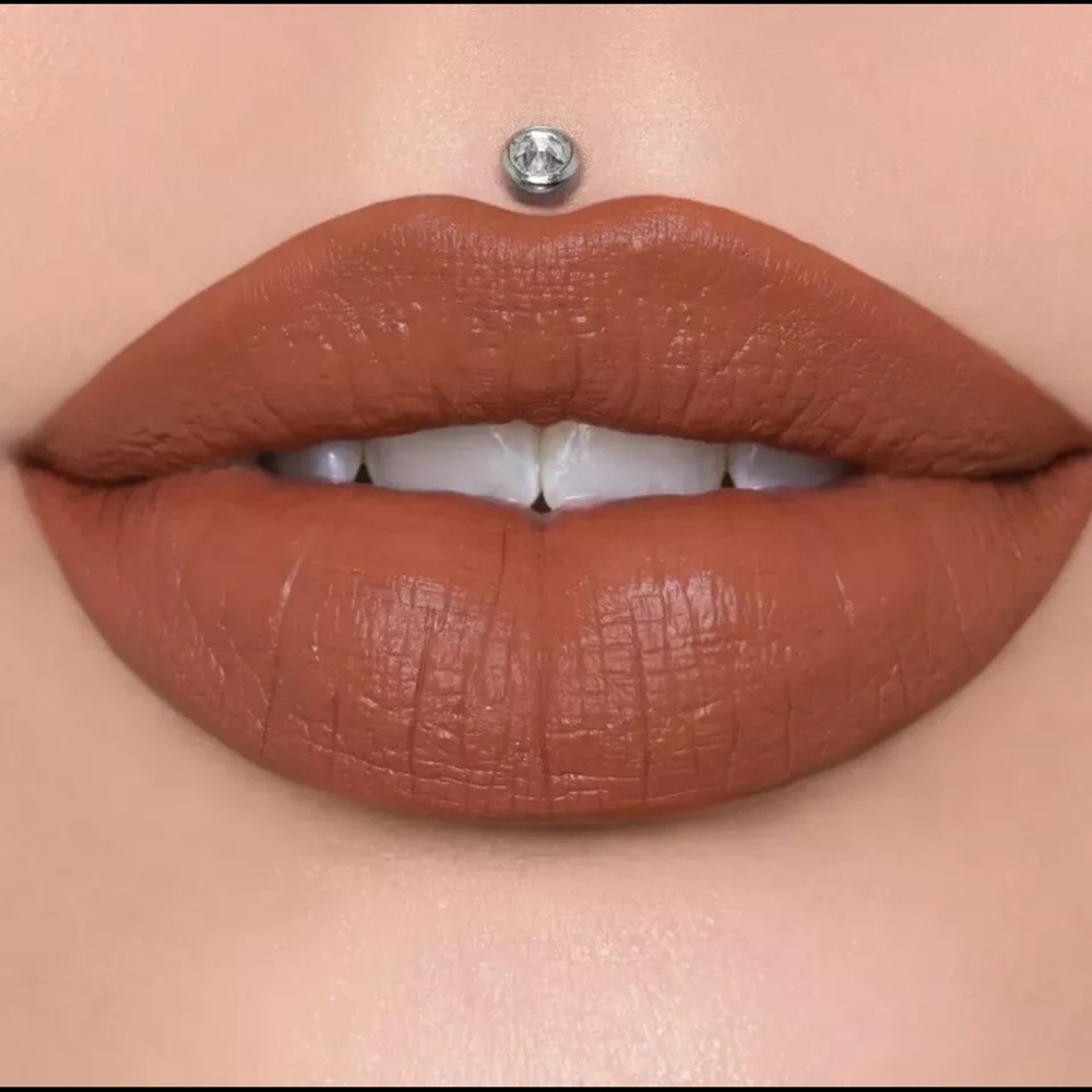 LIBRA LYNN Jeffree Star Velour Liquid Lipstick